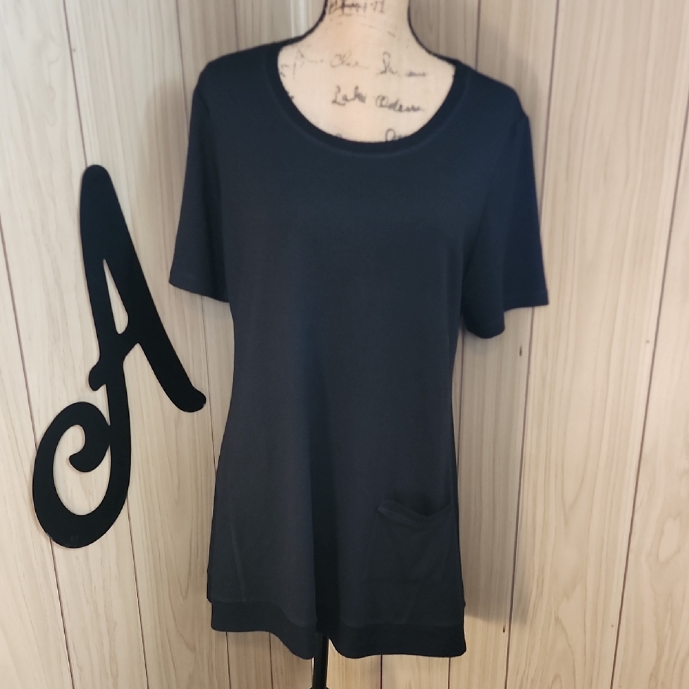 LOGO LOUNGE by Lori Goldstein Black Short Sleeve Top
